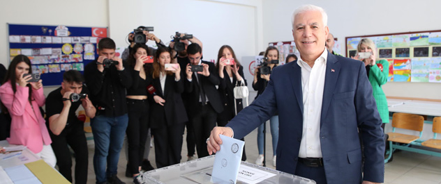 BOZBEY'DEN DEMOKRASİ VE BARIŞ VURGUSU