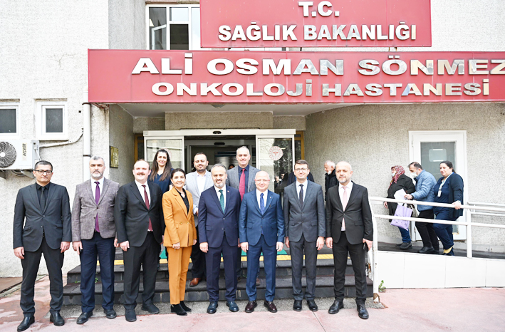 BAŞKAN AKTAŞ'TAN DOKTORLARA BAYRAM ZİYARETİ