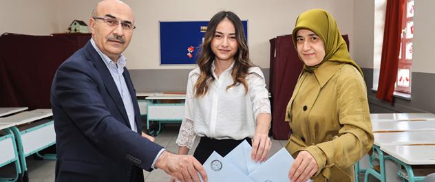 BURSA VALİSİ MAHMUT DEMİRTAŞ OYUNU KULLANDI
