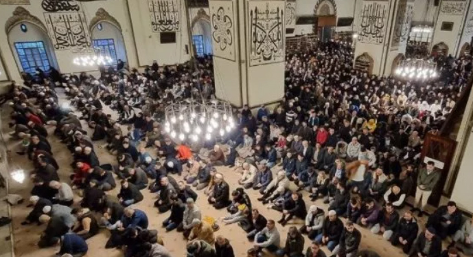 BURSA'DA BAYRAM NAMAZI KAÇTA?