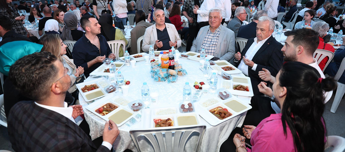ÖZLÜCE'DE 5 BİN KİŞİ İFTARDA BULUŞTU