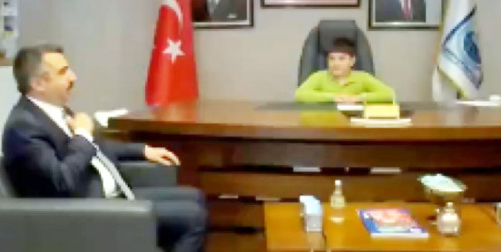 BAŞKAN YILMAZ KOLTUĞUNU ÇOCUKLARA DEVRETTİ