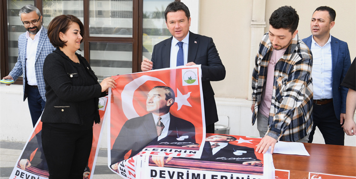 OSMANGAZİ ATA BAYRAKLARIYLA DONATILIYOR