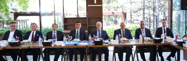 BURSA'YI GÜLÜMSETECEK YÖNETİM KADROSU BULUŞTU