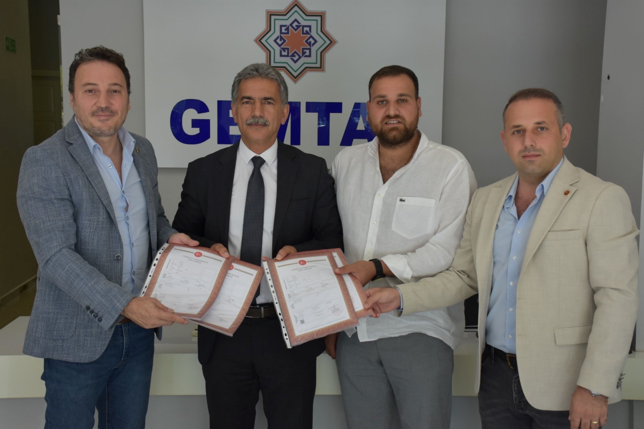 GEMLİK BELEDİYESİ 208 DAİRENİN TAPUSUNU ALDI