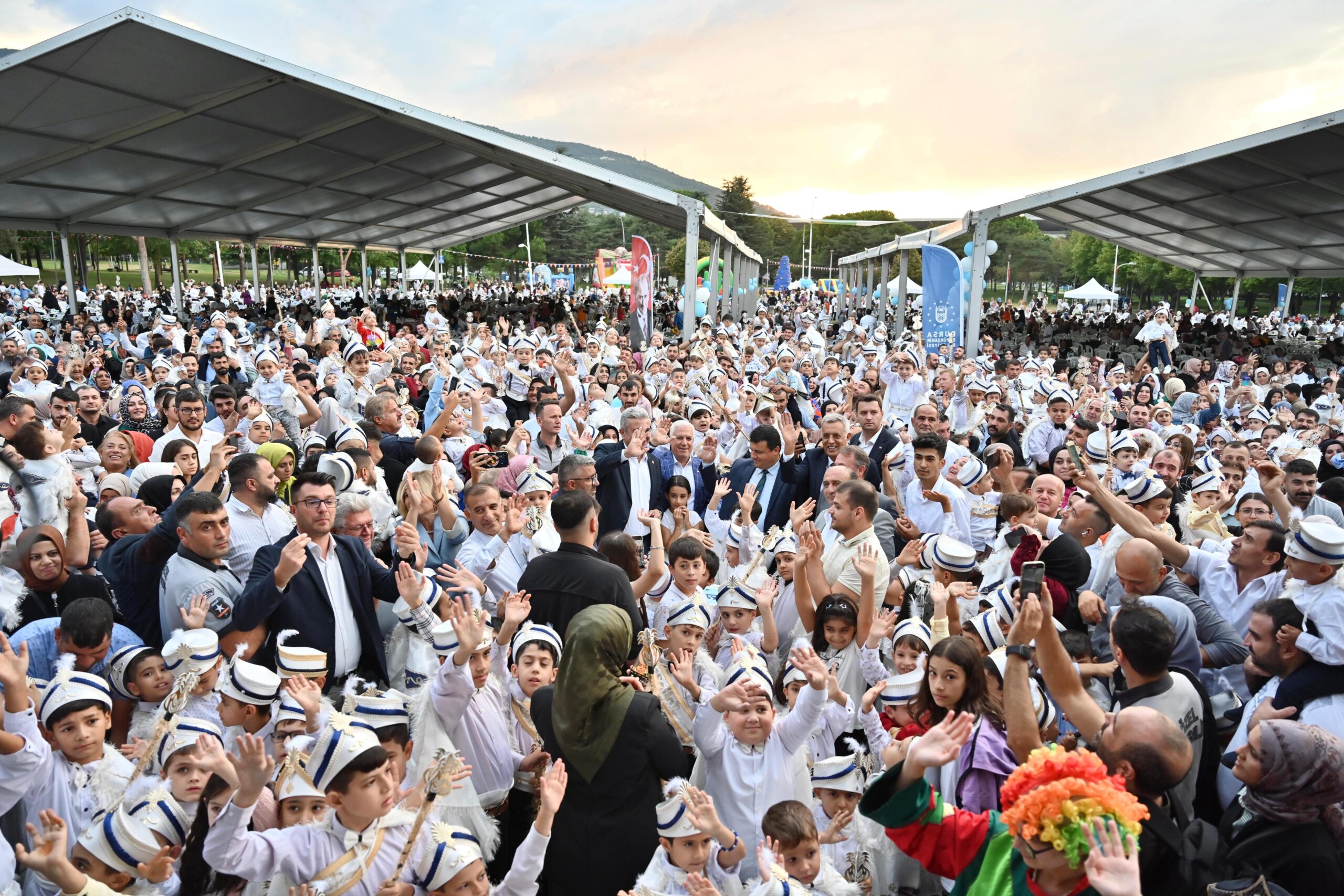 BURSA BÜYÜKŞEHİR'DE SÜNNET ŞÖLENİ COŞKUSU
