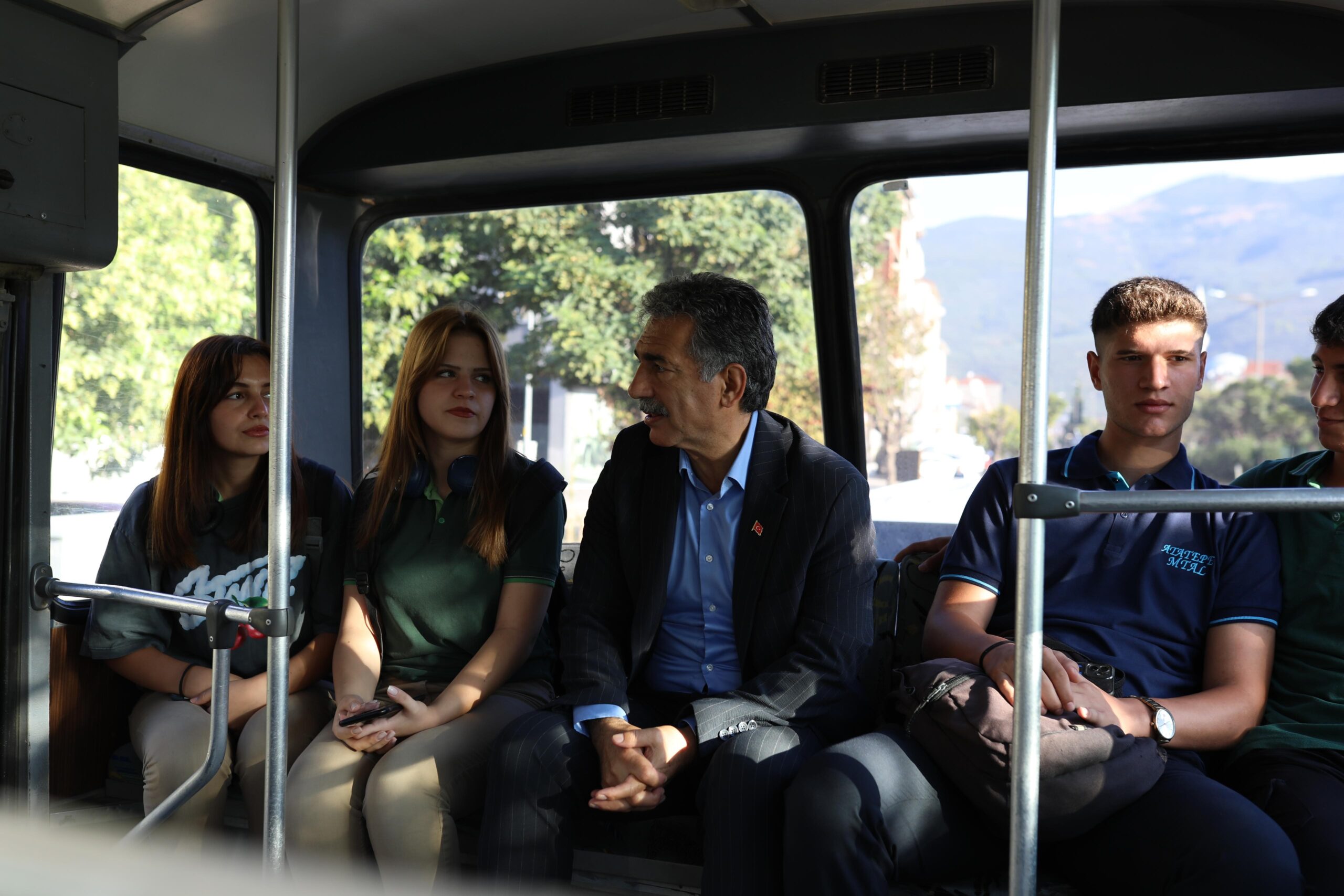 GEMLİK'TE ÖĞRENCİLERE ÜCRETSİZ SERVİS