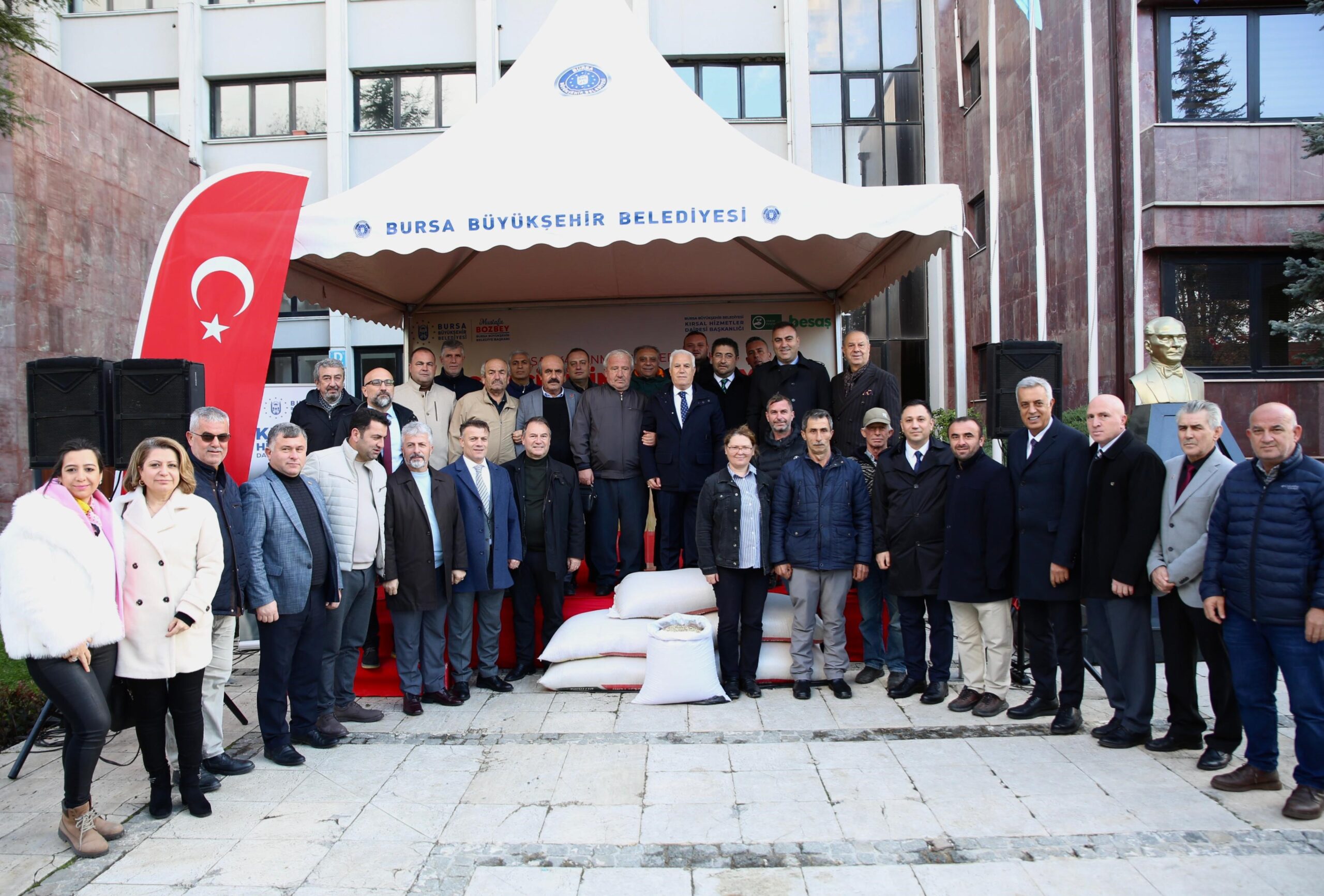 BÜYÜKŞEHİR'DEN ÇİFTÇİLERE DESTEK