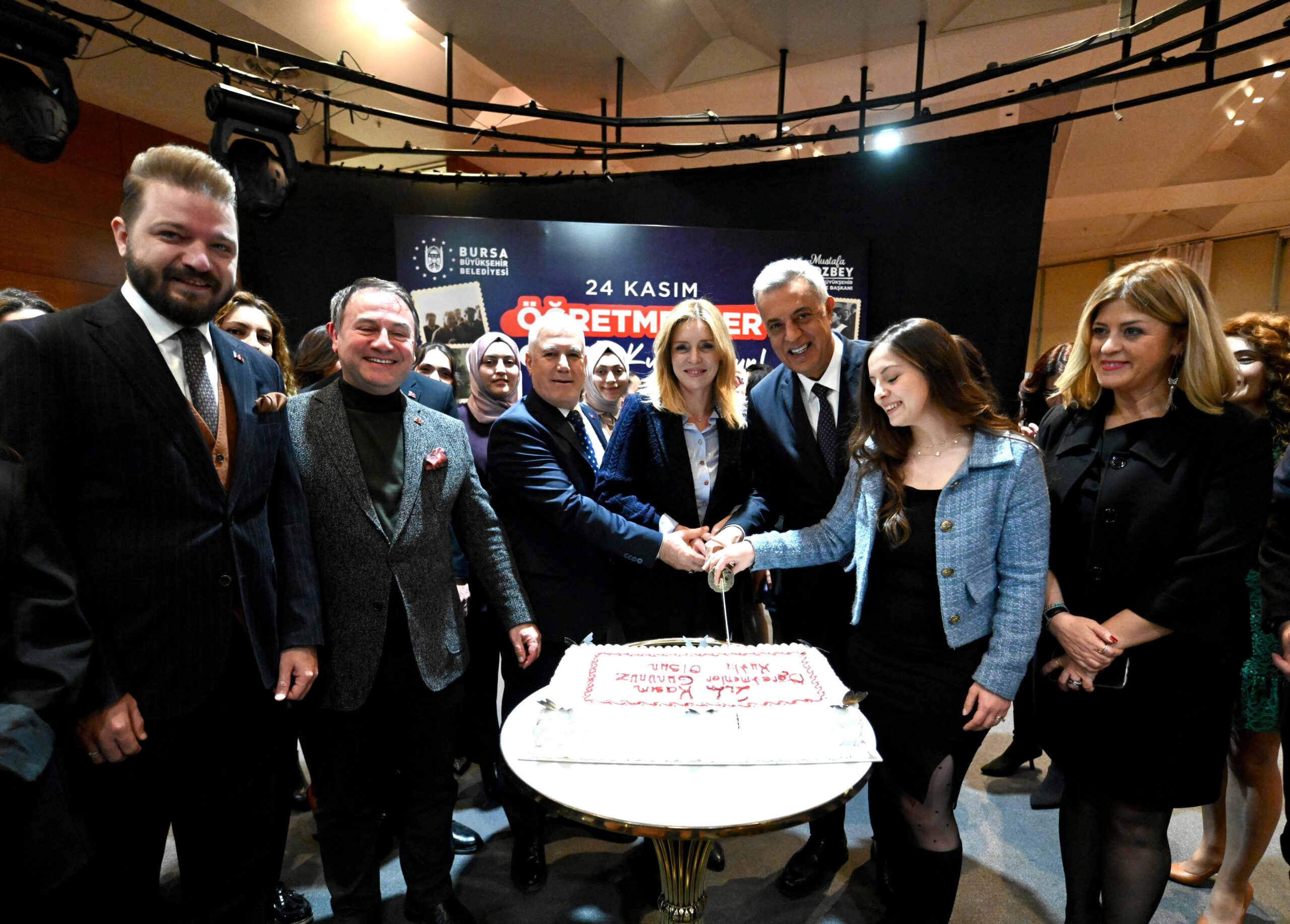 BAŞKAN BOZBEY: 'ÇOCUKLARIMIZIN GELECEĞİ EMİN ELLERDE'