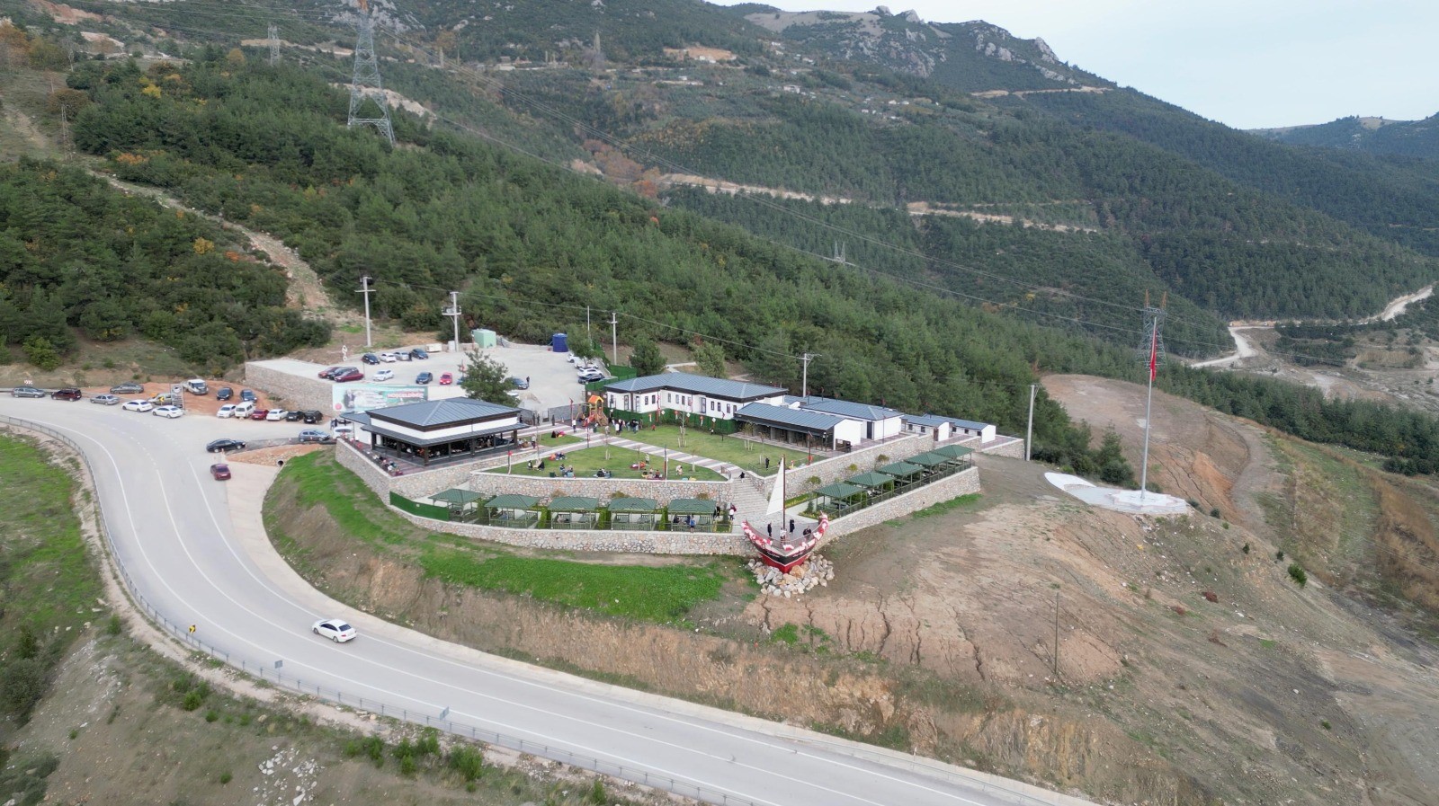 GÜRSU'NUN ÖDÜLLÜ BAKIM MERKEZİ BİR YAŞINDA