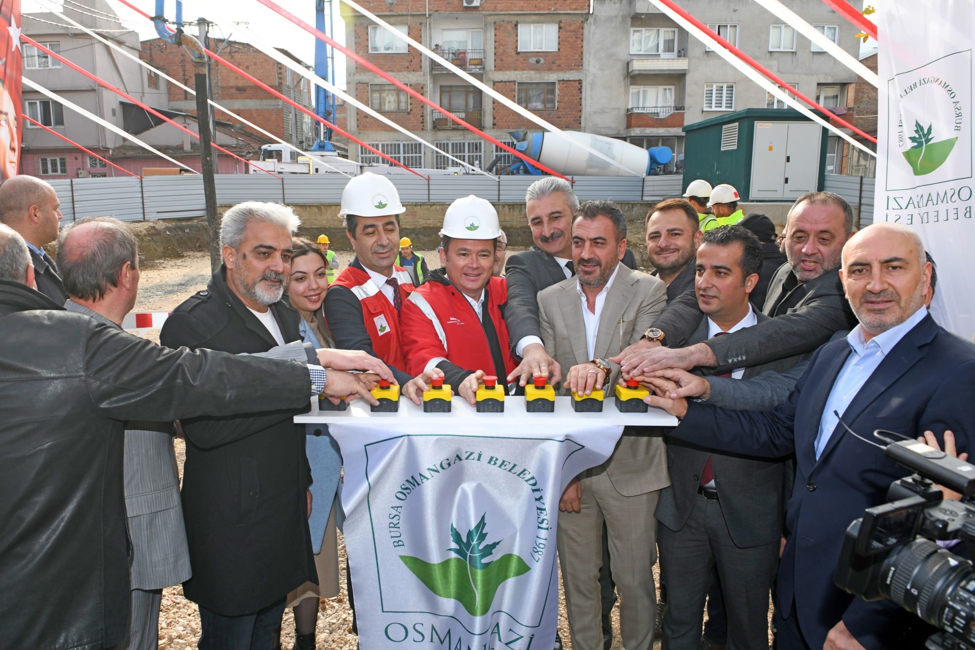 BAŞKAN AYDIN 8 AYDA 3 KREŞİN TEMELİNİ ATTI