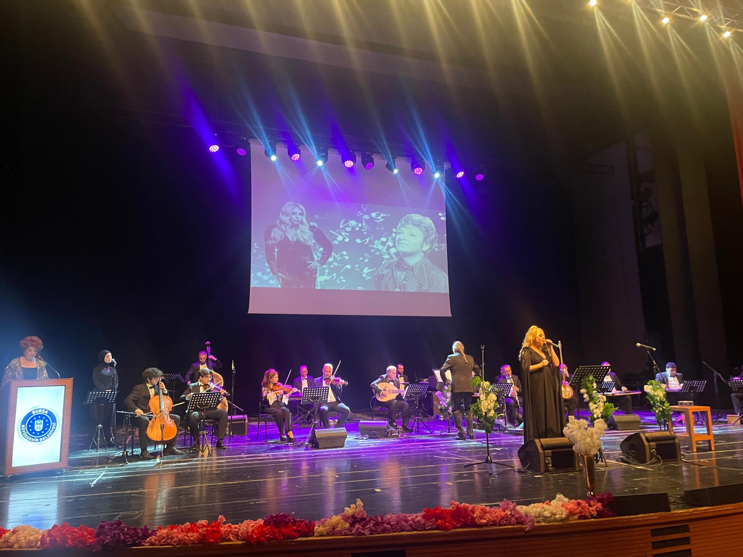 'SANAT GÜNEŞİ' ZEKİ MÜREN, BURSA'DA ANILDI