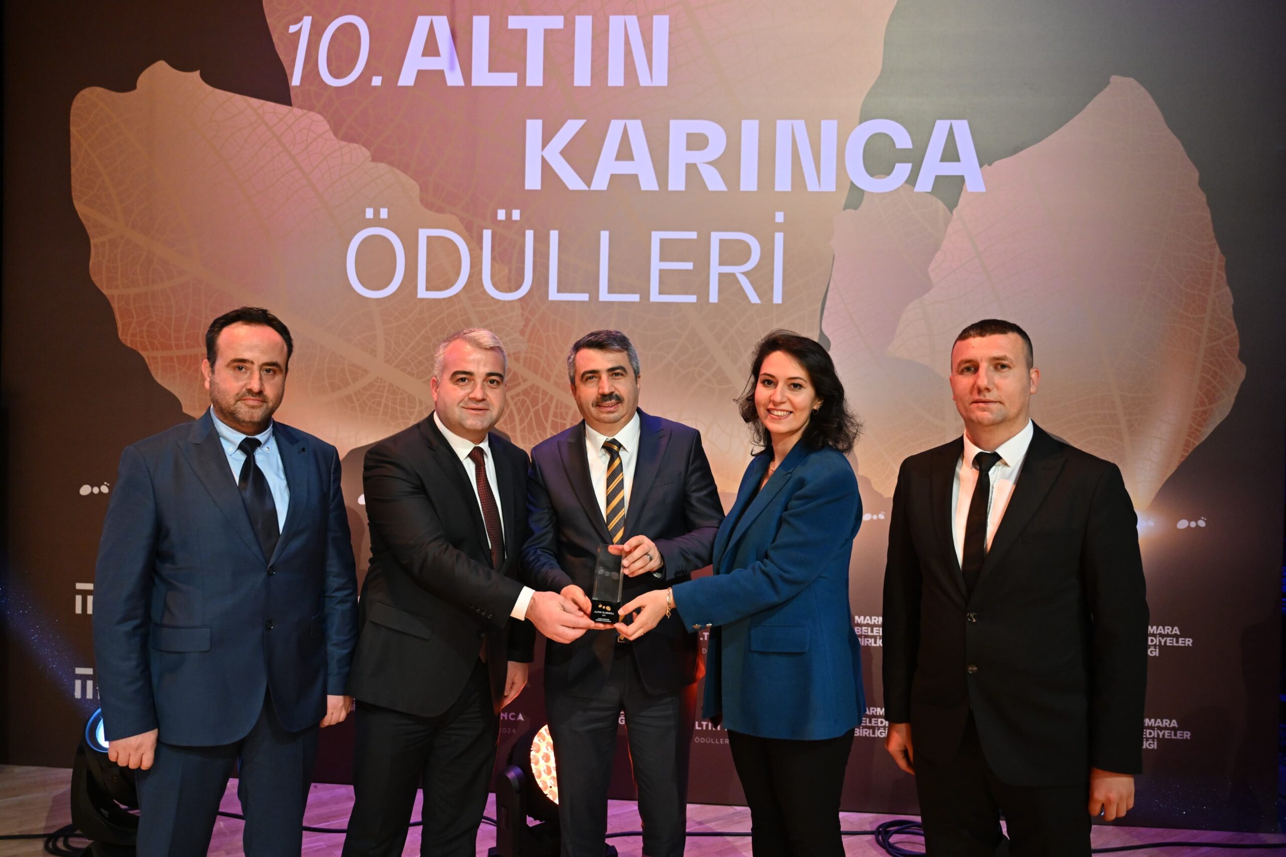 ALTIN KARINCA'DA YILDIRIM'A 2 ÖDÜL BİRDEN