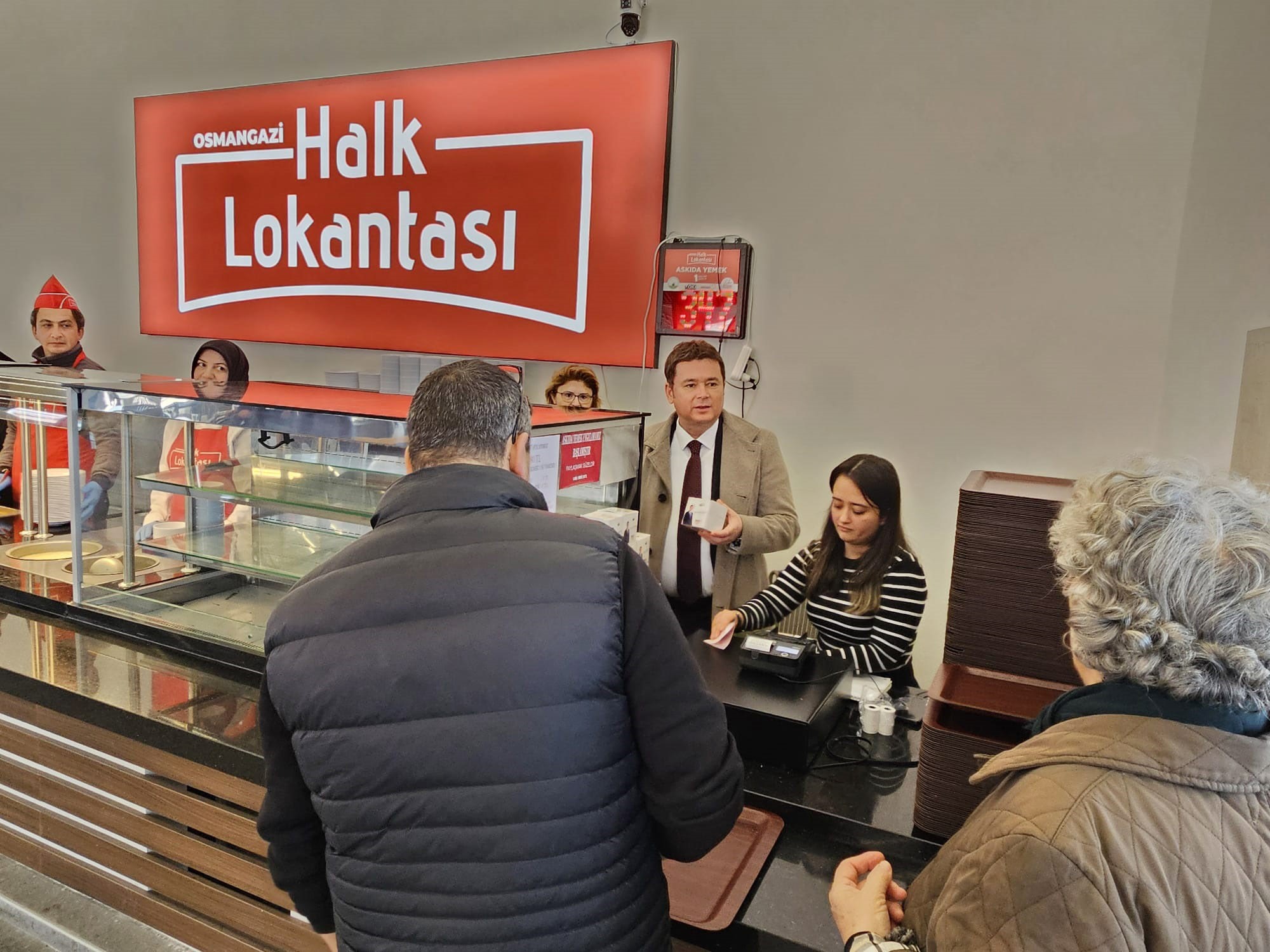 BAŞKAN AYDIN'DAN KANDİL SİMİDİ İKRAMI