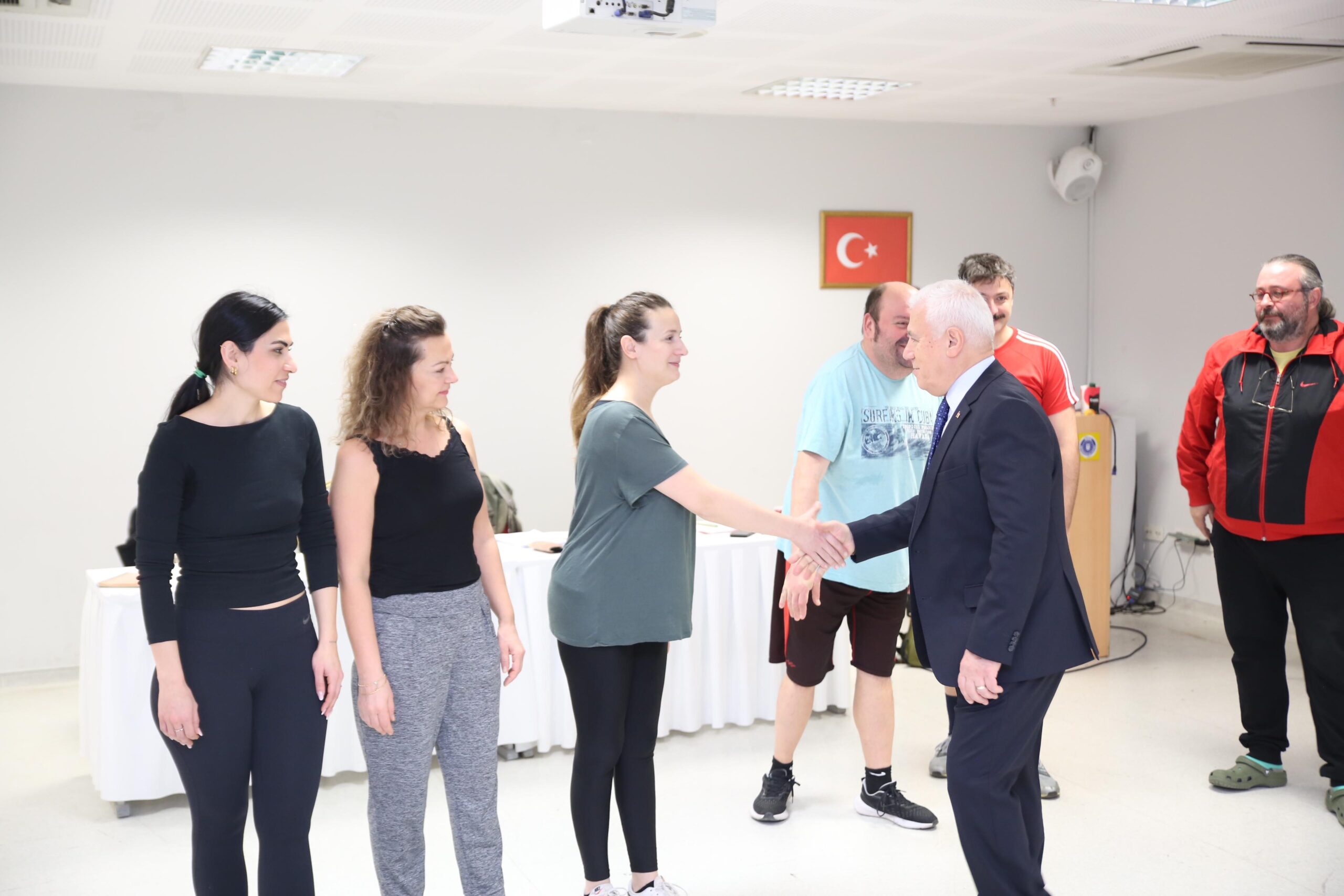 ‘KISA SÜREN SALTANAT’ SEYİRCİYLE BULUŞMAK İÇİN GÜN SAYIYOR