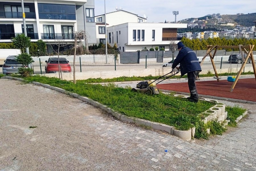 GEMLİK'TE ÇEVRE DÜZENLEME ÇALIŞMALARI DEVAM EDİYOR