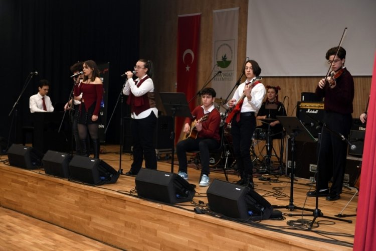 Bursa'da genç müzisyenler final için sahnede