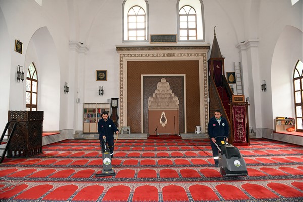 Osmangazi’deki camilerde Ramazan temizliği
