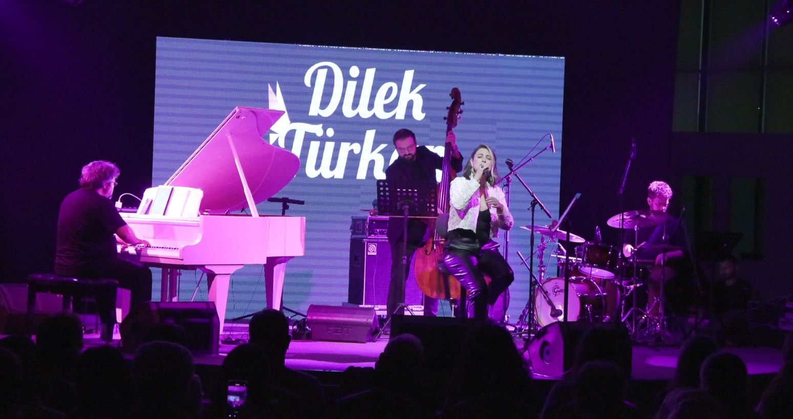 Bursa'da ‘Caz Pazarı’ rüzgarı, Dilek Türkan ile esti