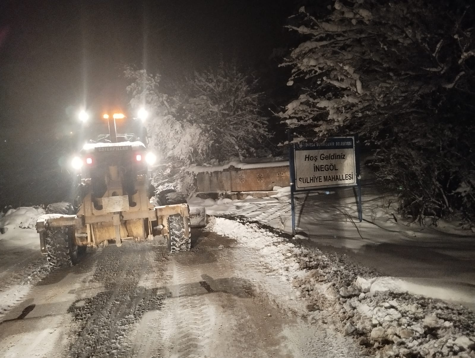 Büyükşehir, karla mücadelede gece gündüz sahada