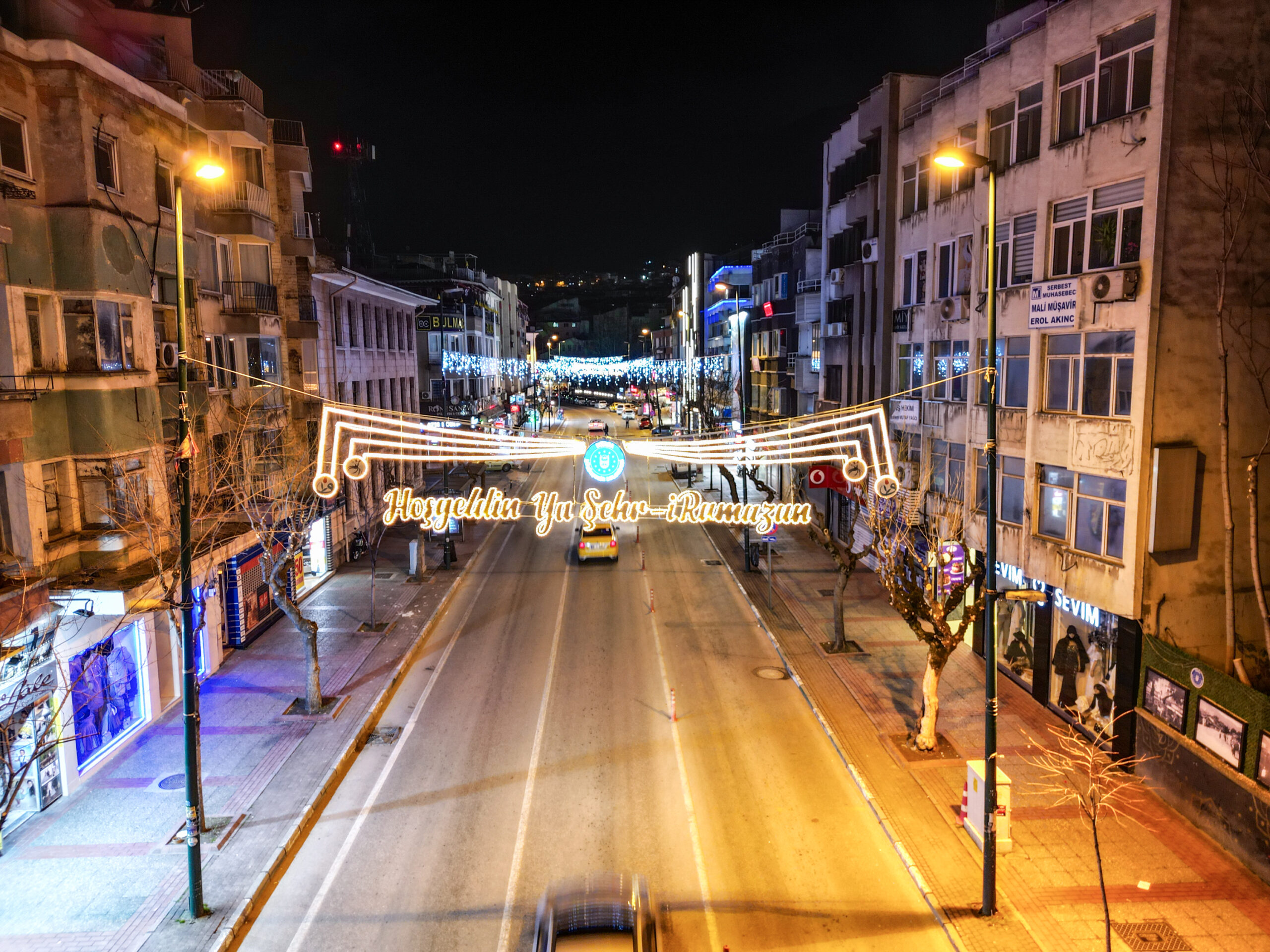 Bursa caddeleri ‘Ramazan’ için süslendi