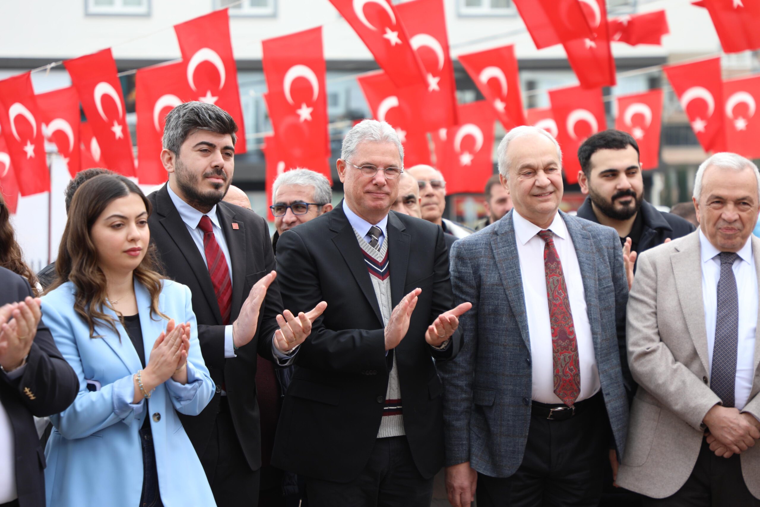 MUDANYA KAPALI YÜZME HAVUZU AÇILDI