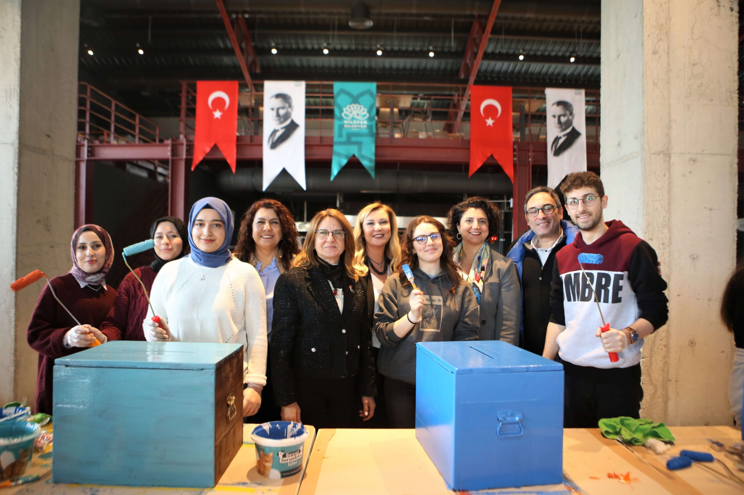 Eski oy sandıkları can dostlara yuva oldu