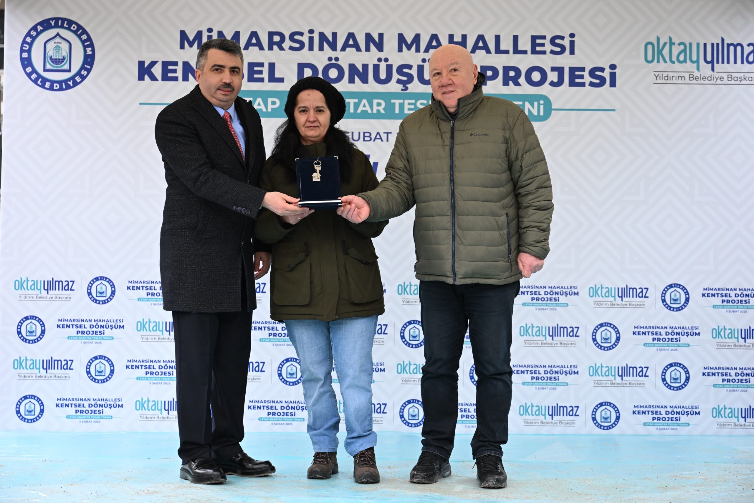 YILDIRIM’IN BİR YANINDA TEMEL ATMA DİĞER YANINDA ANAHTAR TESLİMİ
