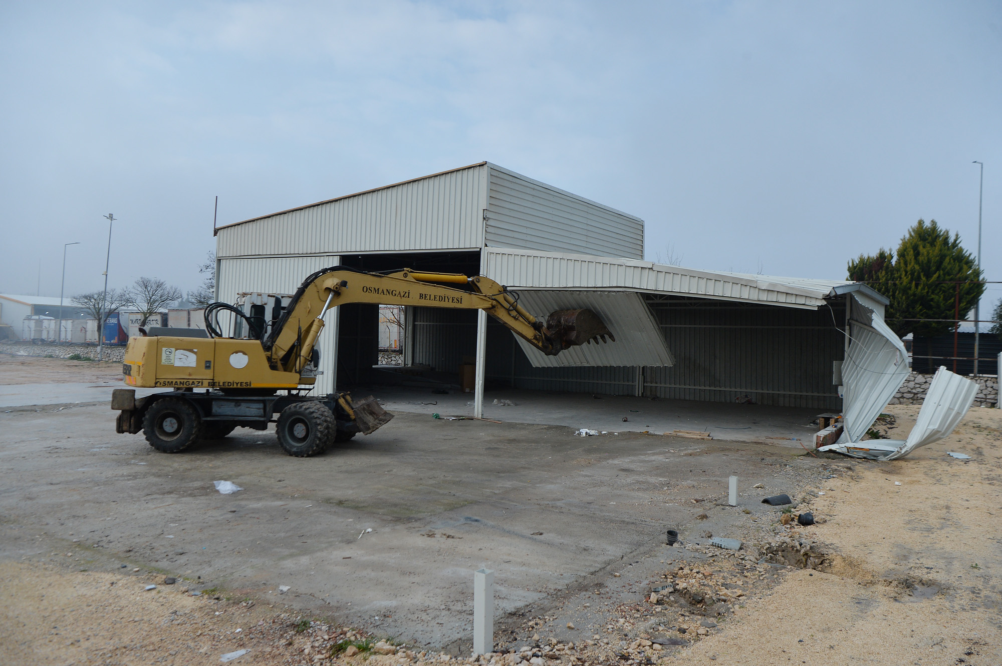 Tarım Arazisi Üzerindeki Kaçak Depo Yıkıldı