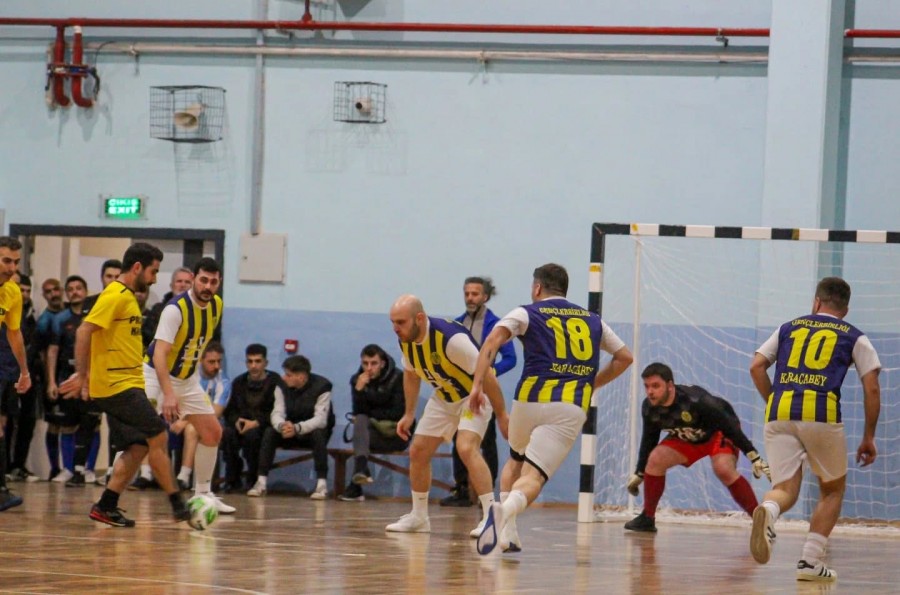 Karacabey'de Futsal Turnuvası tüm heyecanıyla sürüyor
