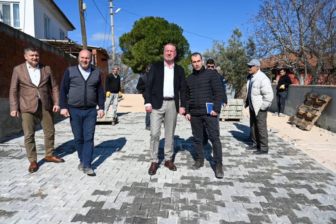 Karacabey’de 18 kırsal mahalleye 50 bin m² parke taşlı yol