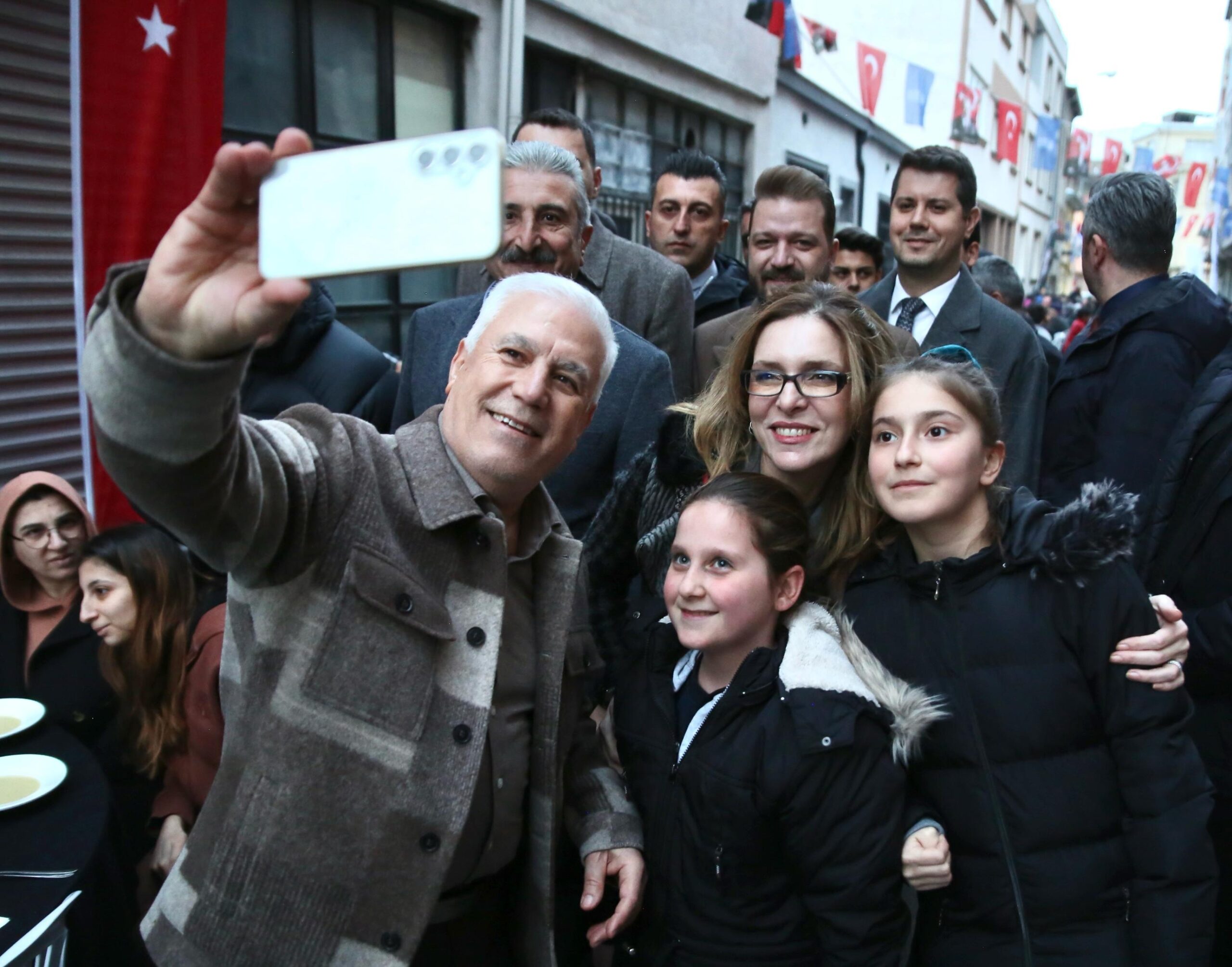 Atıcılar'da 1500 kişilik iftar sofrası