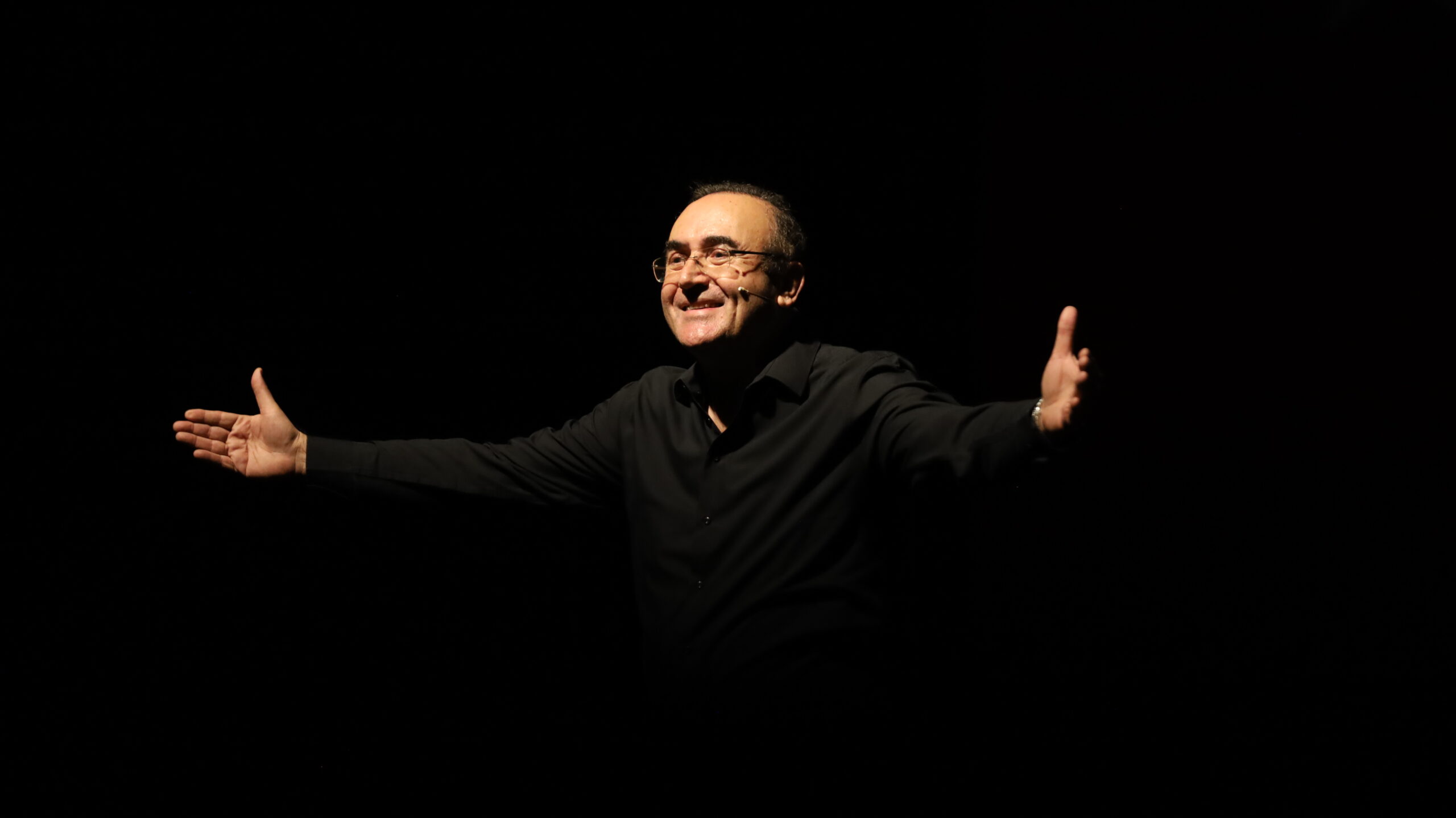 Sunay Akın ile ‘Mahya Işıkları’