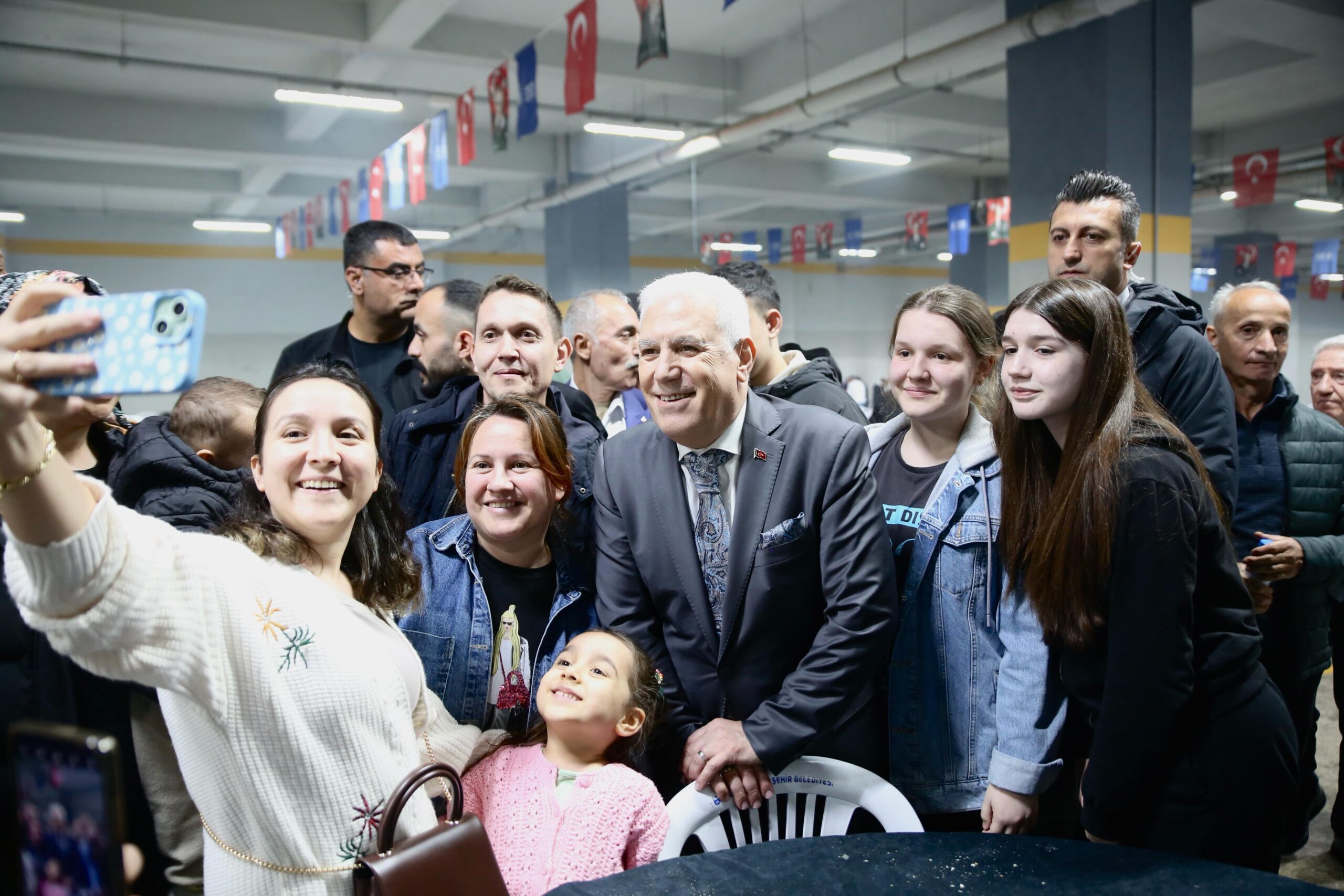 Başkan Bozbey’den gençlere halı saha müjdesi