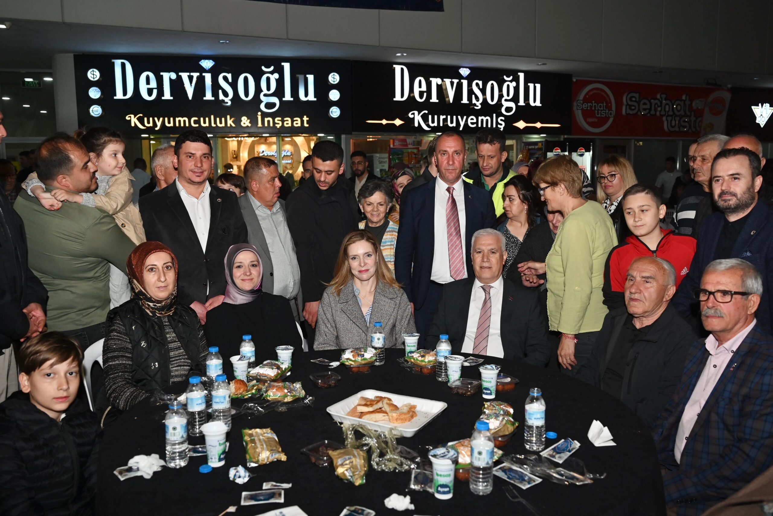 Büyükşehir, iftar sofralarını Demirtaş’ta kurdu