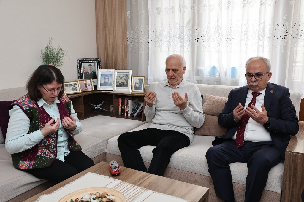 Şehit ailelerine anlamlı ziyaret