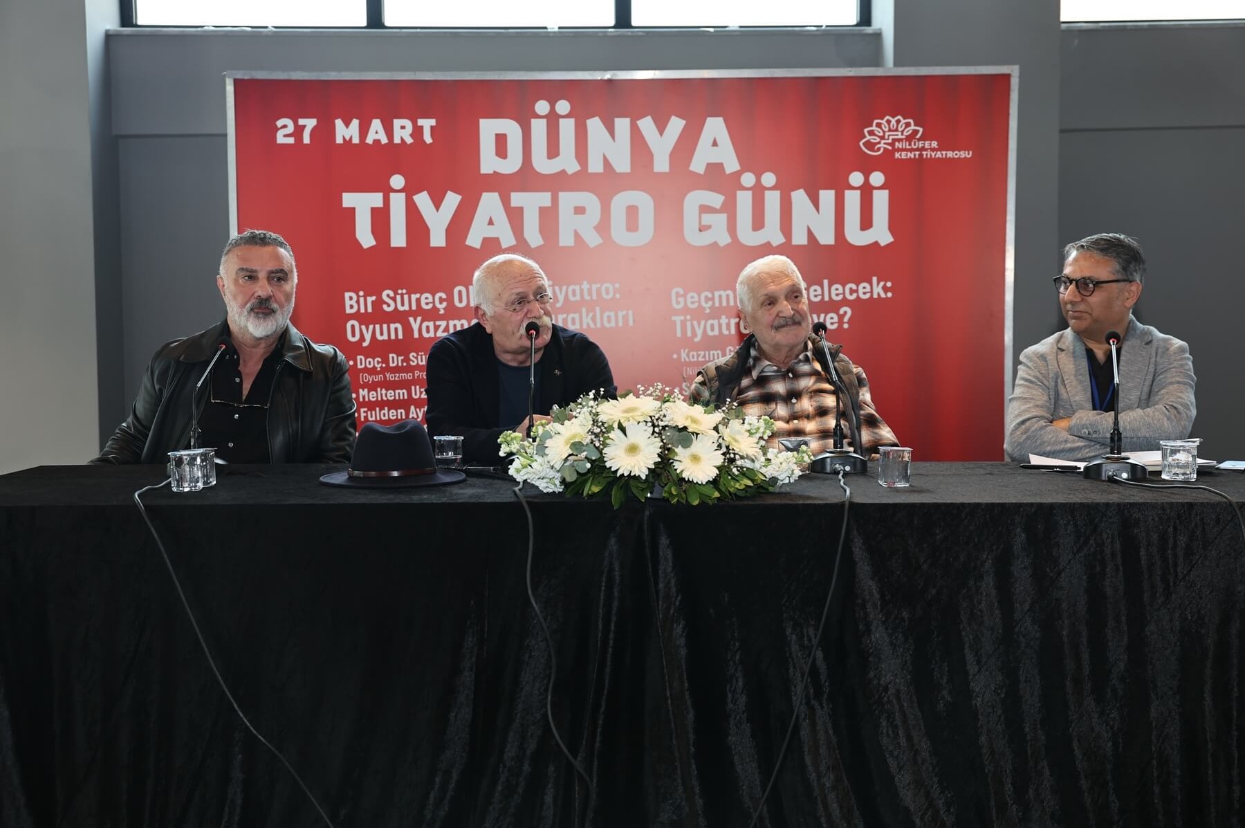 Dünya Tiyatro Günü’nde “tiyatro” konuşuldu