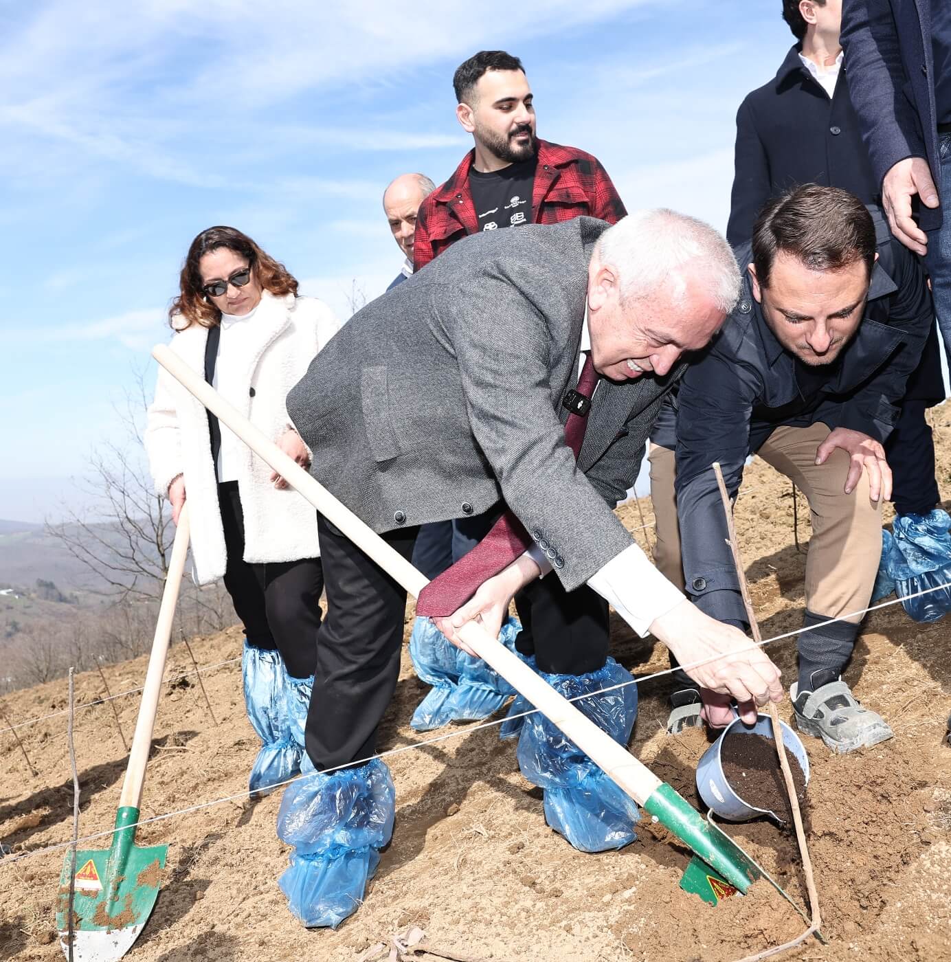 Nilüfer Belediyesi ahududu üretimi ile çiftçiye örnek olacak