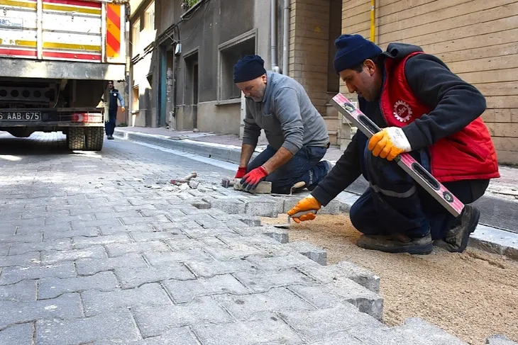 Gemlik'te Yol Yapım Çalışmaları Hız Kesmiyor