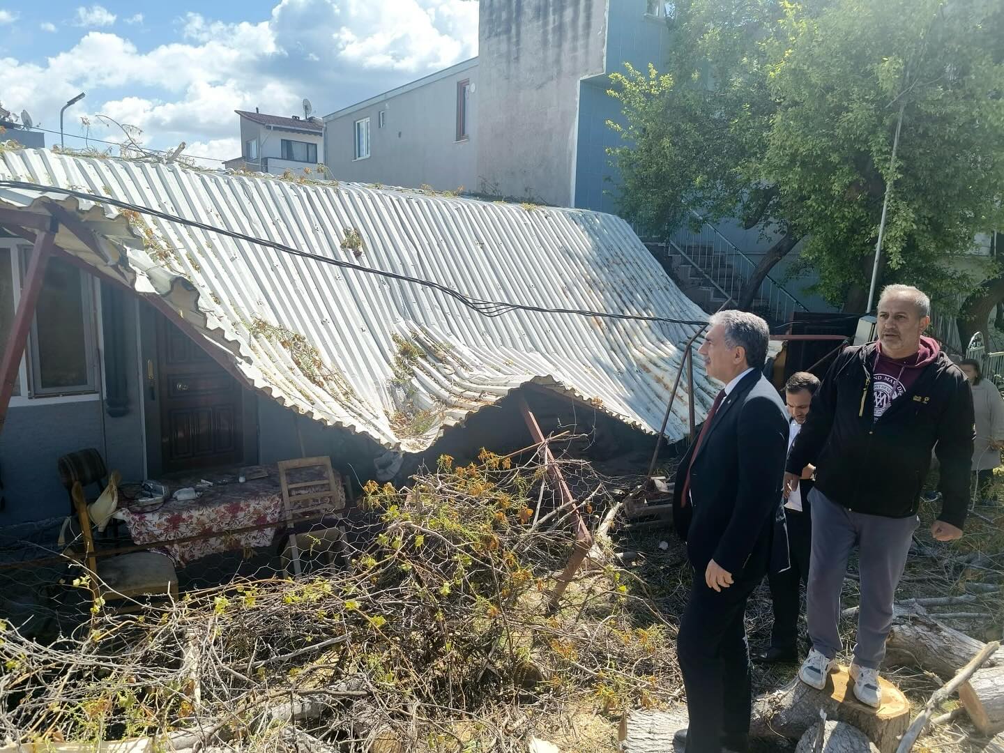 Devrilen Ağaca Anında Müdahale