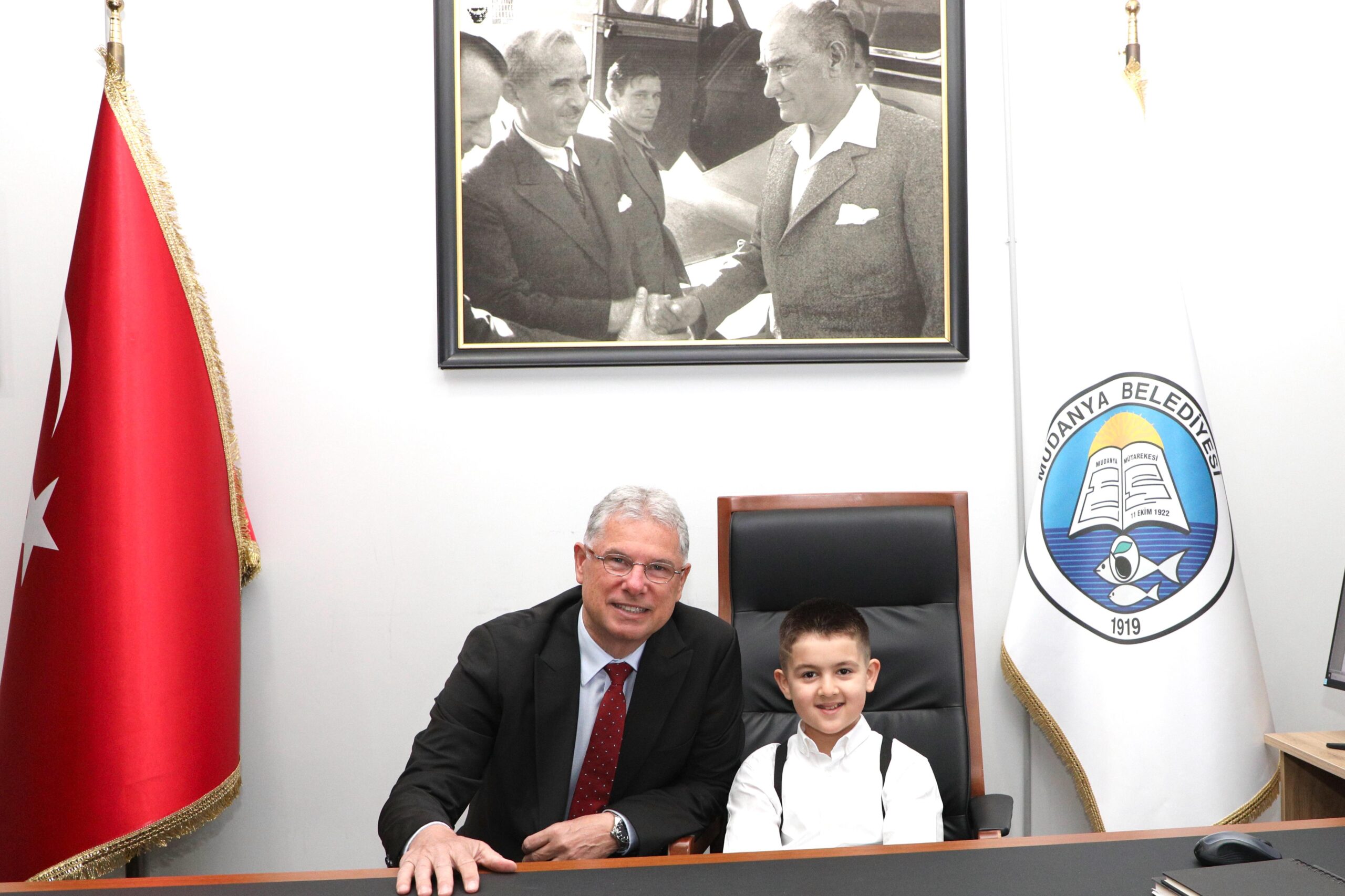 BAŞKAN DALGIÇ, ÇOCUK BAŞKANLA BİRLİKTE YÜRÜDÜ