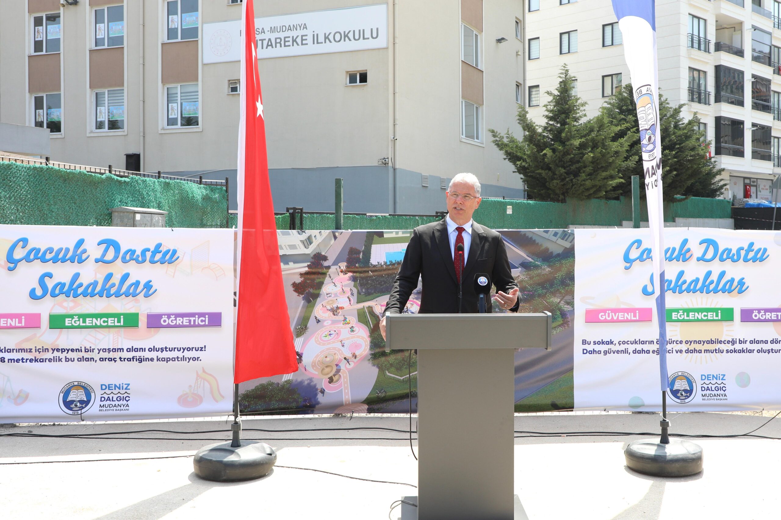 MUDANYA’DA ÇOCUKLARA BAYRAM HEDİYESİ