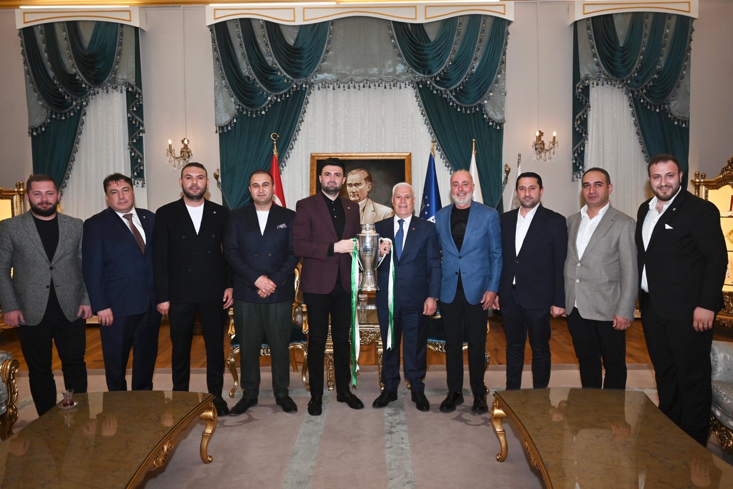 Bursaspor Başkanı Enes Çelik’ten Başkan Mustafa Bozbey’e teşekkür ziyareti