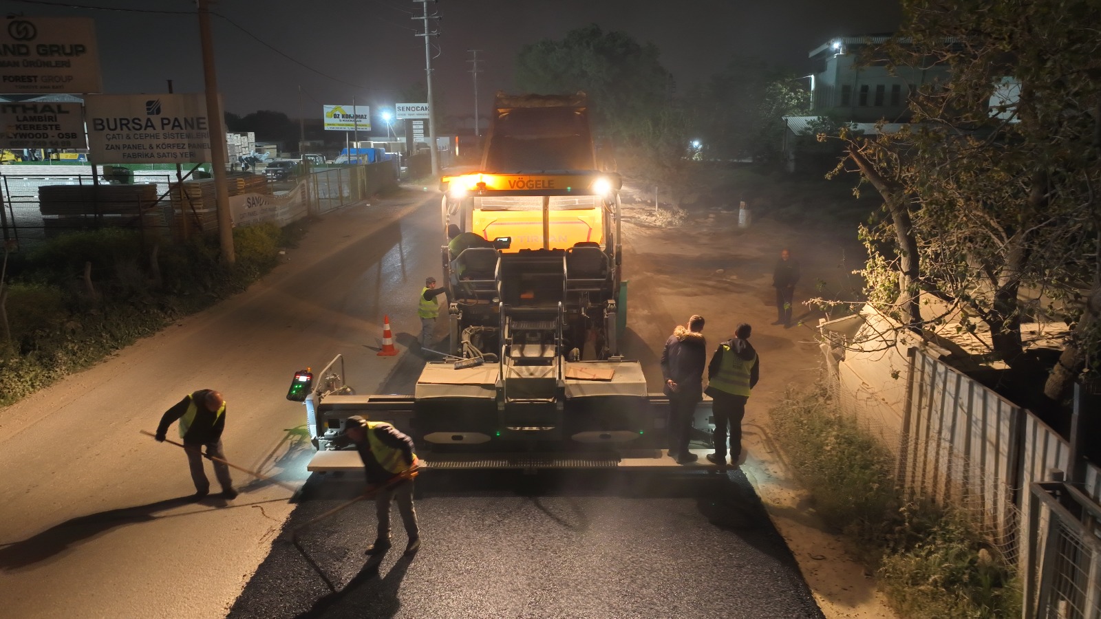 Büyükşehir’den Çalı-Kayapa yolunda gece mesaisi
