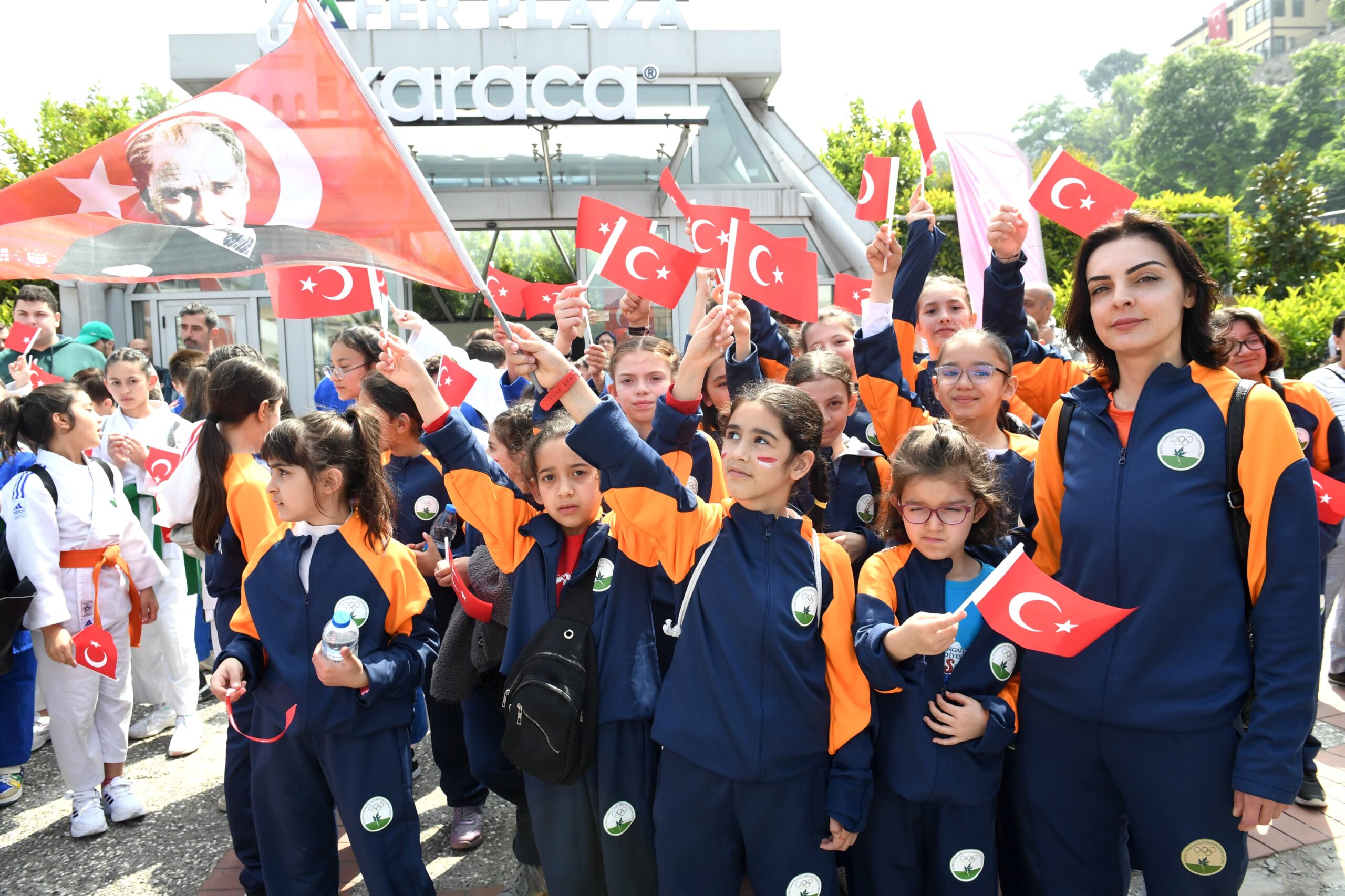 Osmangazi’de 23 Nisan coşkusu caddelere sığmadı