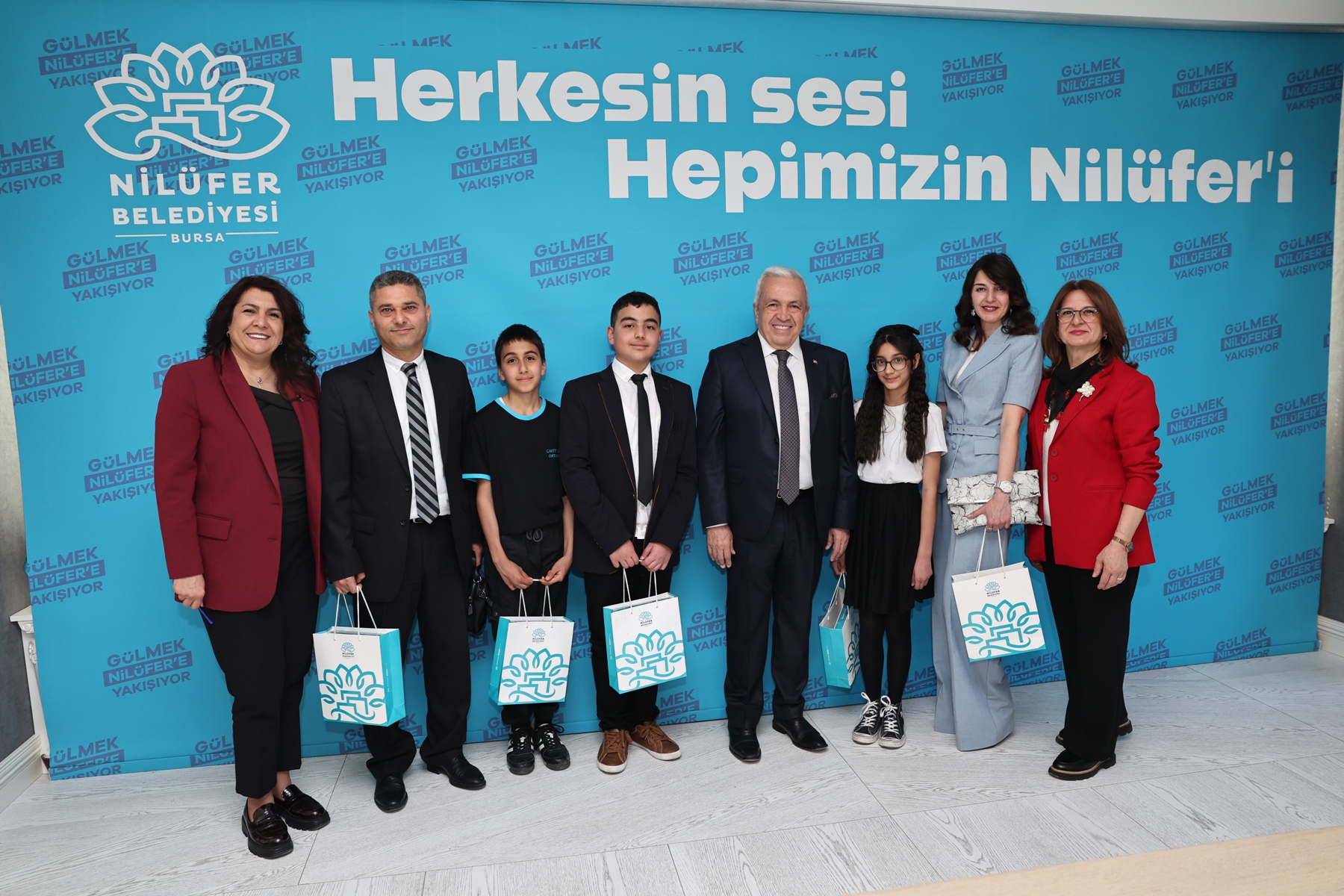 Başkan Şadi Özdemir makamını çocuklara devretti