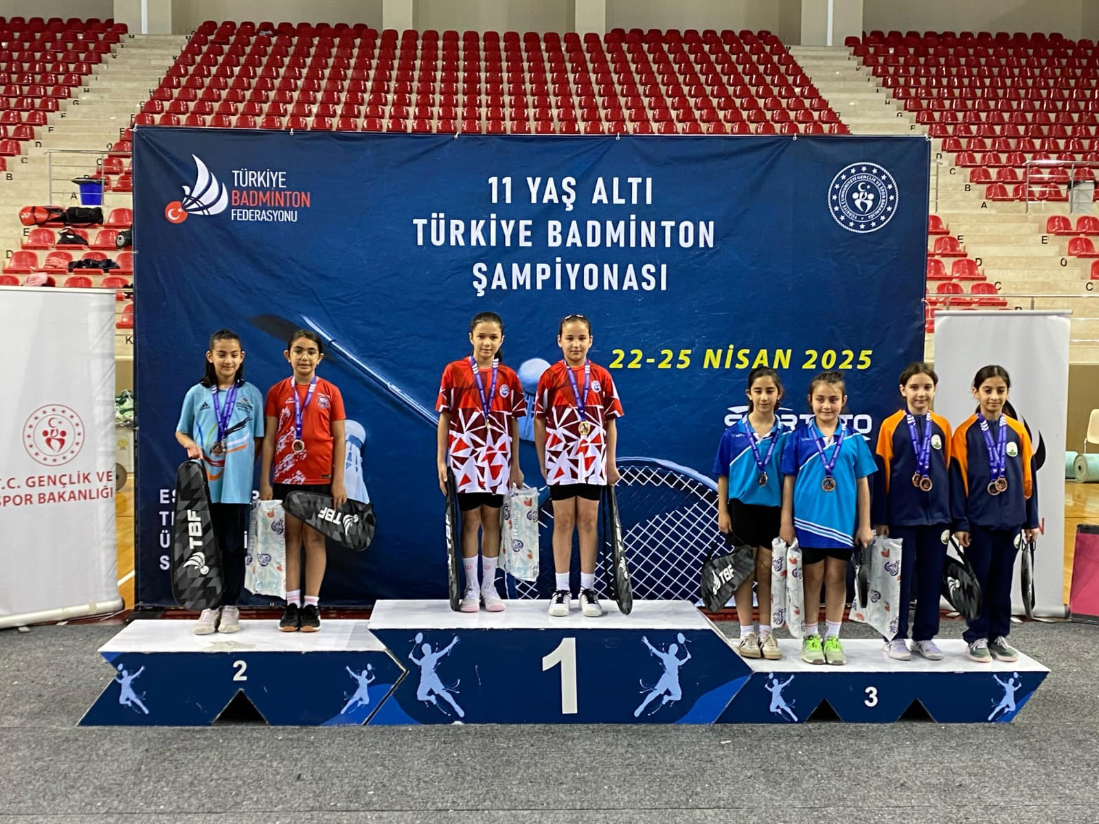 Osmangazi Belediyespor’un genç badmintoncuları göz doldurdu