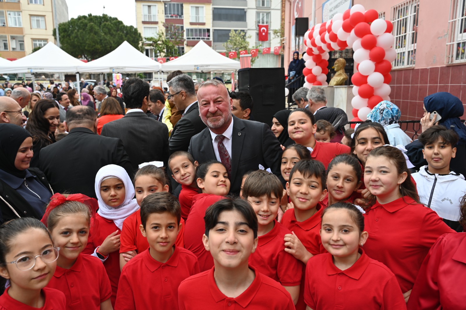 "Çocuklardan Karabatı’ya sevgi seli"