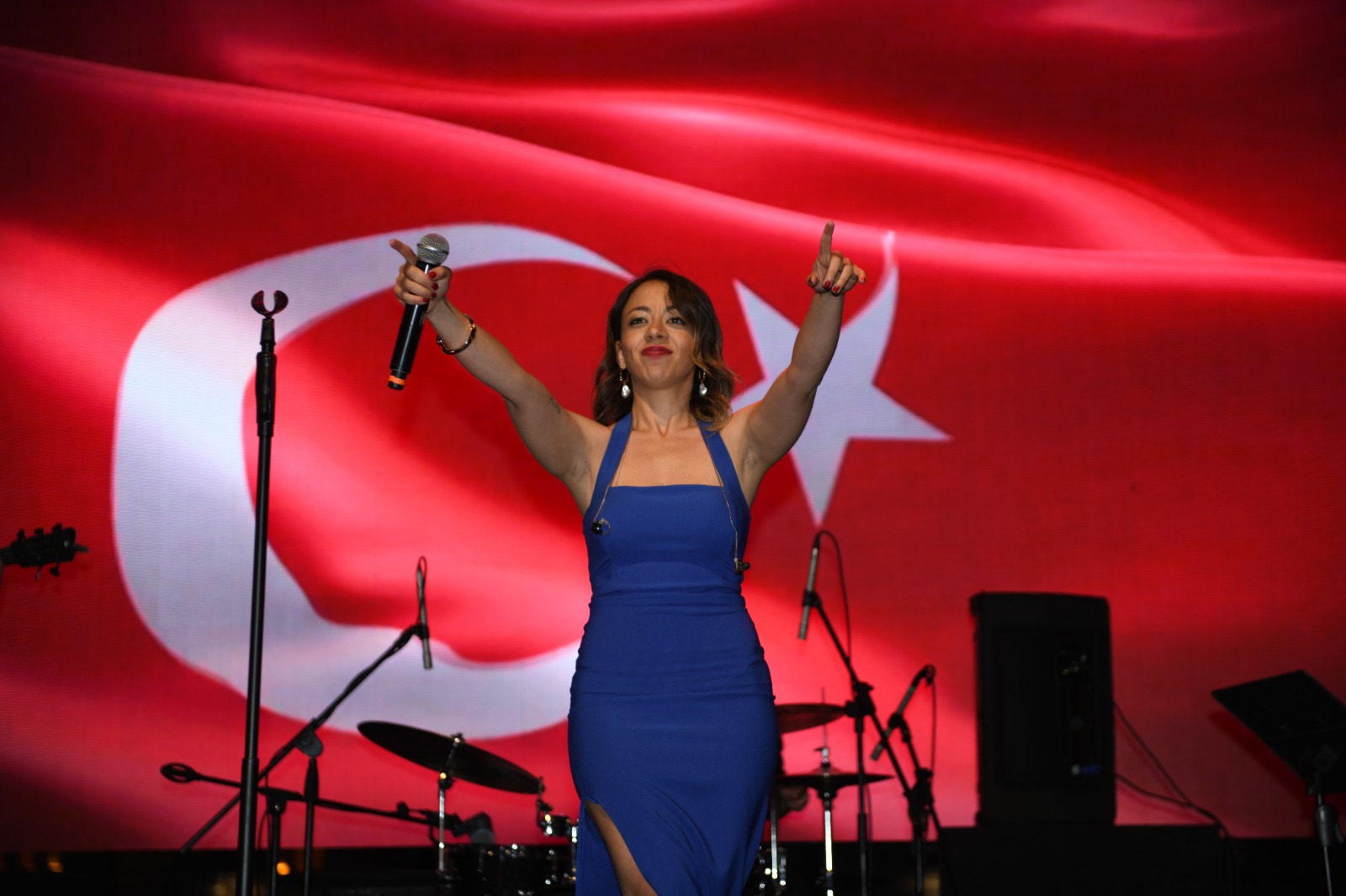 23 Nisan kutlamaları Ecem Boyacı konseri ile taçlandı