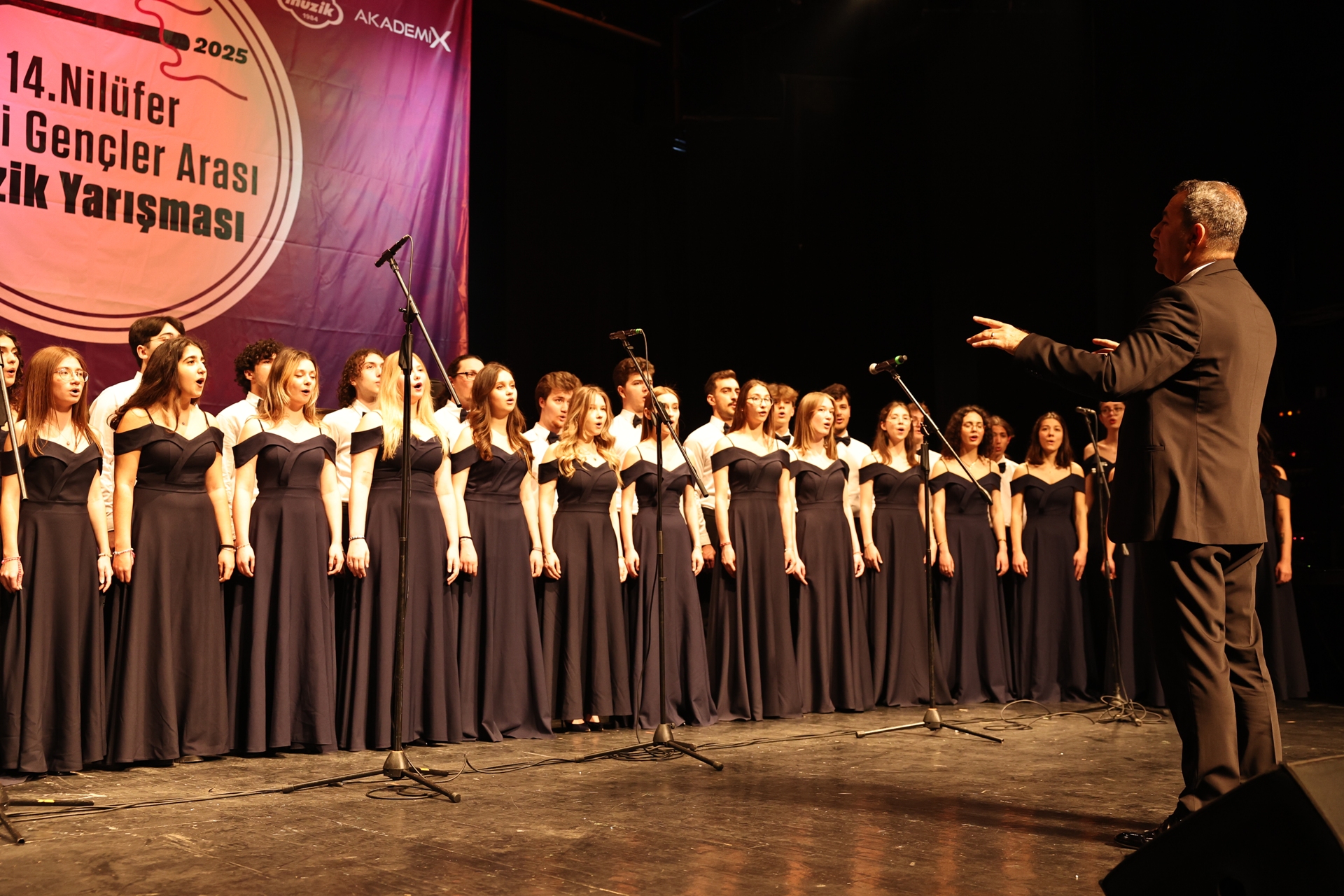 Liseli gençler müzik yeteneklerini sergiledi